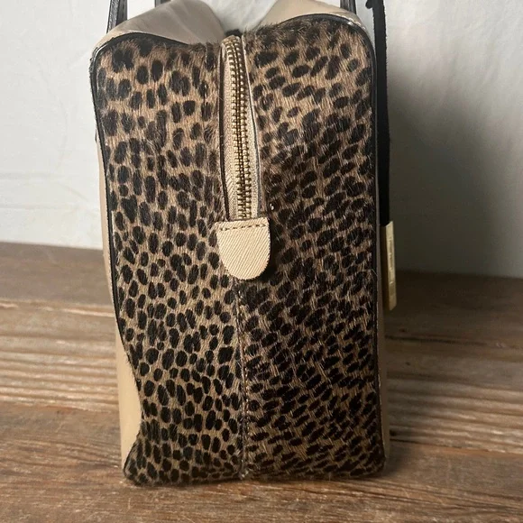 Innue—Chic Beige and Black Satchel with fur accents - Picture 4 of 13